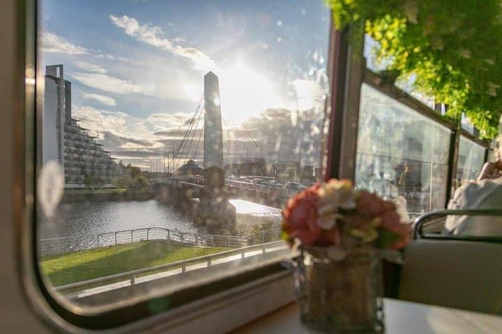Glasgow Pizza & Prosecco Bus Tour: Evening Dining on a Vintage Red Bus photo 3