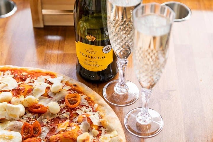 Glasgow Pizza & Prosecco Bus Tour: Evening Dining on a Vintage Red Bus