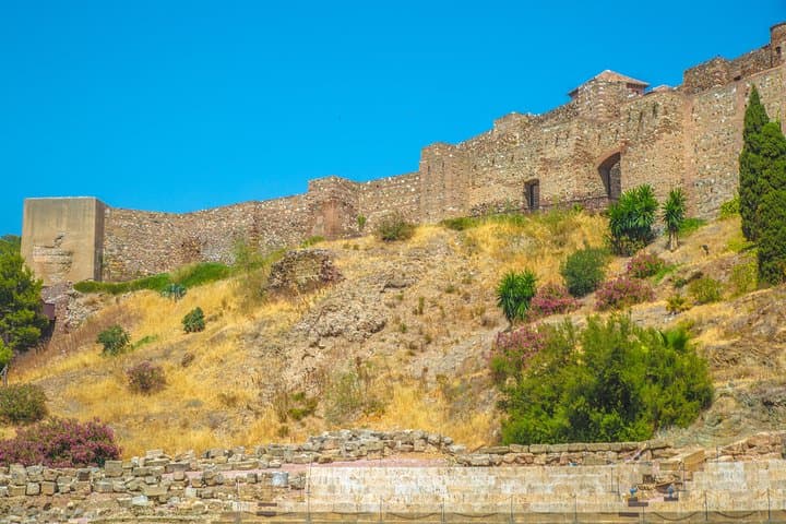 Malaga E-Bike 3-Hour Sightseeing Tour — Port, Alcazaba & Gibralfaro Views photo 3
