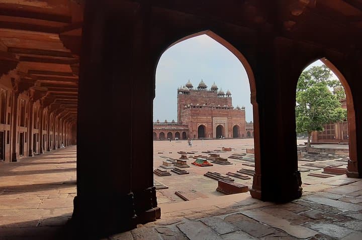 Private Day Trip to Fatehpur Sikri from Agra — Akbar's Abandoned Capital photo 4