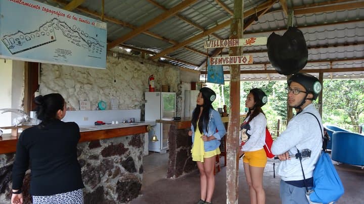 Santa Cruz Transfer and Giant Tortoise Reserve Visit with Highlands Stops