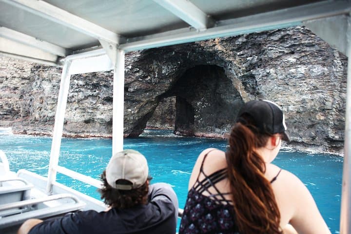 Imiloa Express Nā Pali Snorkel Tour — Fast Catamaran to the Nā Pali Coast photo 3
