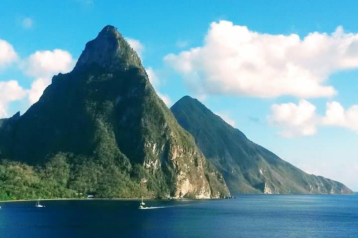 Soufriere Day Tour: Sulphur Springs, Pitons, Diamond Falls & Zipline
