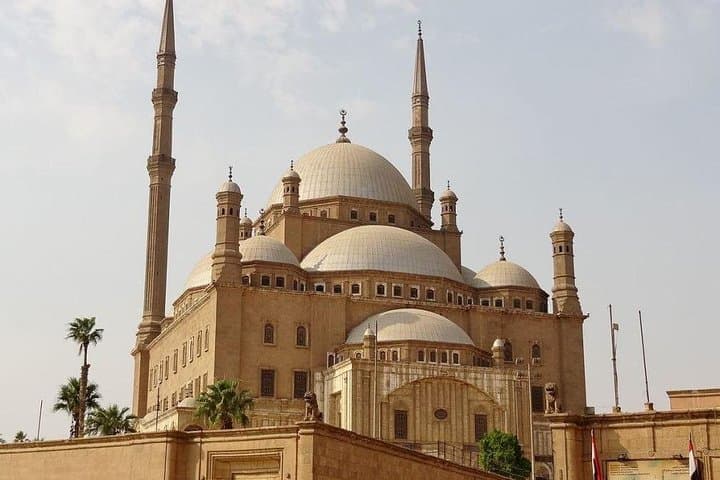 4-Day Cairo Stopover: Private Guided Tour of the Pyramids, Saqqara & Old Cairo photo 2