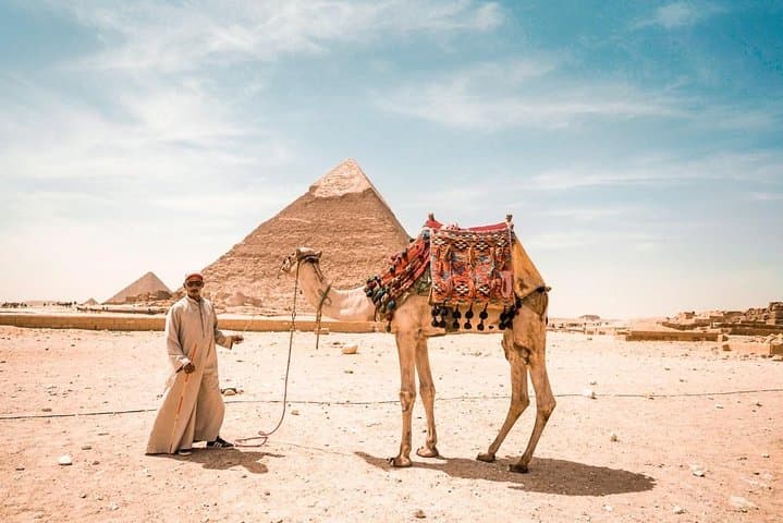 4-Day Cairo Stopover: Private Guided Tour of the Pyramids, Saqqara & Old Cairo photo 5