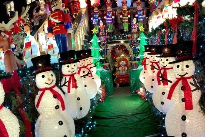 Private Dyker Heights Christmas Lights Tour: NYC Evening Holiday Displays photo 4