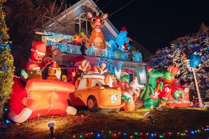Private Dyker Heights Christmas Lights Tour: NYC Evening Holiday Displays photo 2