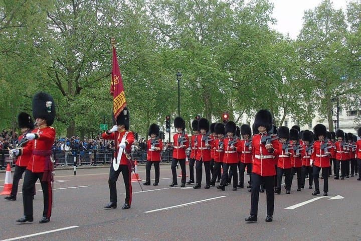Private Changing of the Guard Experience — Front-Row Royal Ceremony in London photo 2