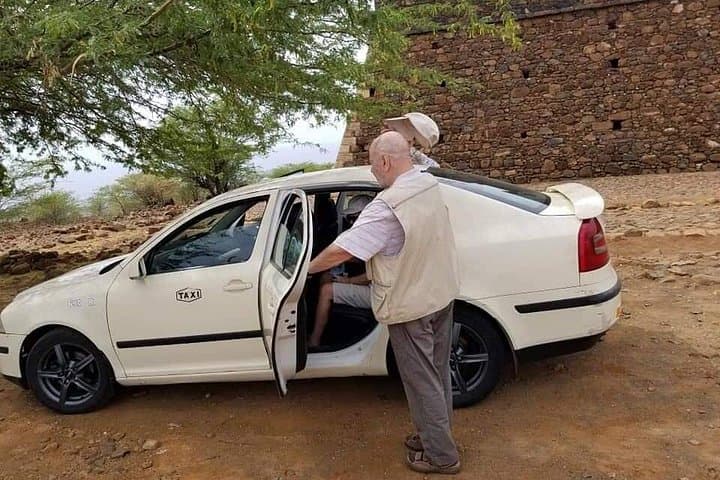 Praia Private Transfer: Old Town (Plateau) to Porto da Praia — Fast, Accessible Ride photo 2