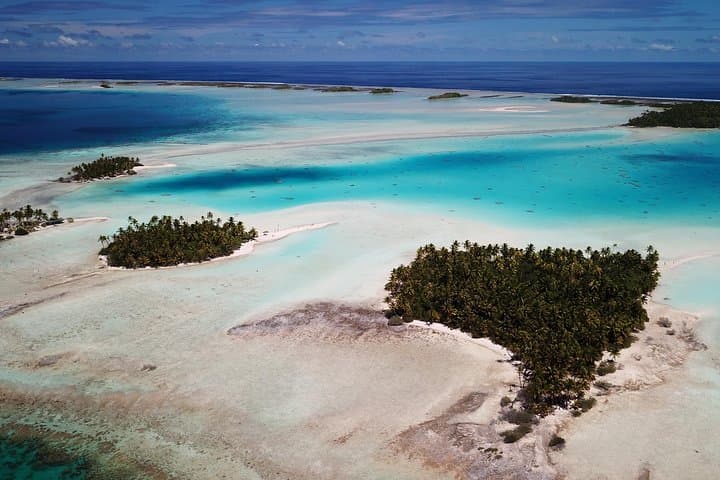 Blue Lagoon Private Tour Rangiroa — Motu Day, Shark Nursery & Snorkeling photo 1