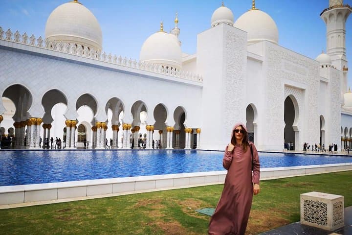Abu Dhabi City Tour: Sheikh Zayed Grand Mosque & Qasr Al Watan Full-Day Experience