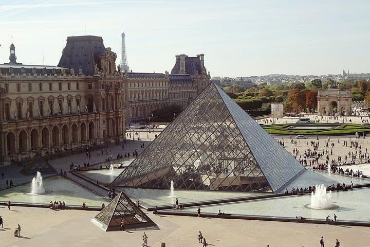 Private Paris Essentials Tour: 4-Hour Walking Guide to Paris' Iconic Sights photo 3