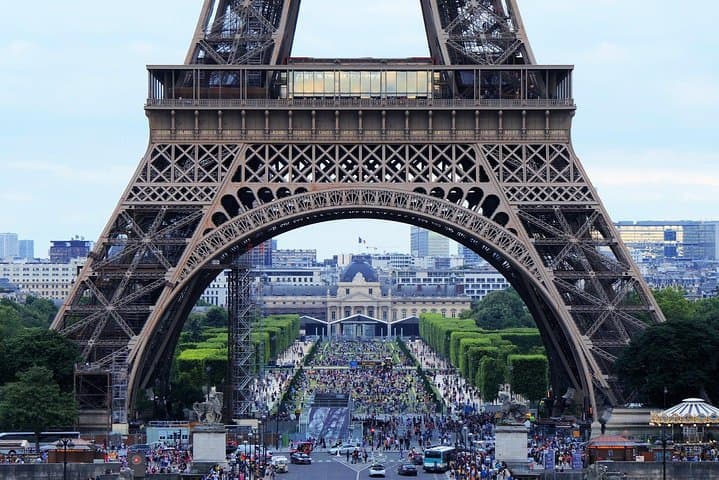 Private Paris Essentials Tour: 4-Hour Walking Guide to Paris' Iconic Sights