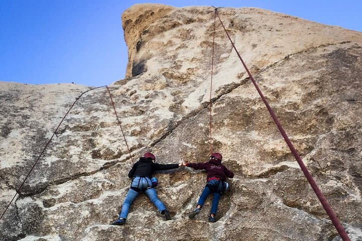 Experience Beginner Rock Climbing Adventures in Joshua Tree National Park photo 4