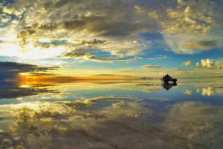 Mirror Skies: Uyuni Salt Flat Sunrise & Stargazing (Half Day) photo 2