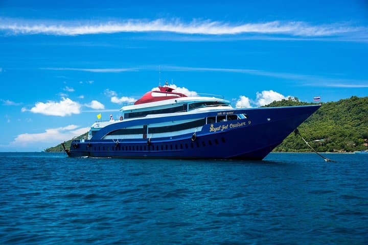 Phi Phi Islands Day Trip by Royal Jet Cruiser from Phuket with Lunch