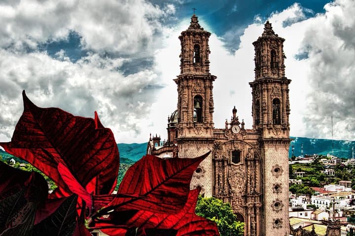 Magical Taxco: 3-Day Private Tour to Cacahuamilpa Caves, Taxco & Mil Cascadas