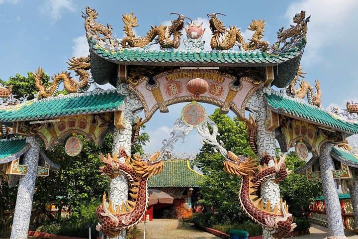 Saigon River Speedboat VIP Tour to Dragon (Snake) Floating Temple photo 3