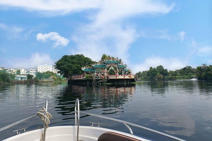 Saigon River Speedboat VIP Tour to Dragon (Snake) Floating Temple