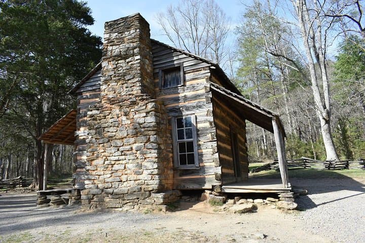 Cades Cove Sightseeing Bus Tour from Pigeon Forge – Historic Loop in the Great Smoky Mountains photo 4