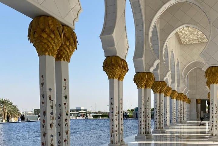 Abu Dhabi Day Trip: Sheikh Zayed Grand Mosque, Louvre Abu Dhabi & Corniche