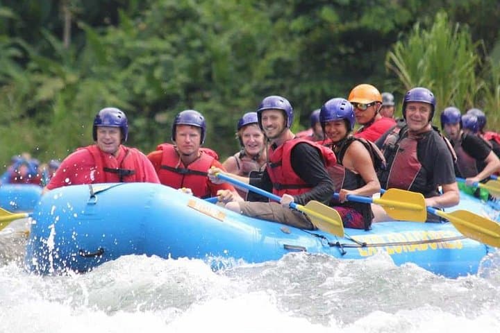 Tortuguero and Pacuare: 3-Day Rainforest Canoes, Turtle Nights & Whitewater Rafting in Costa Rica