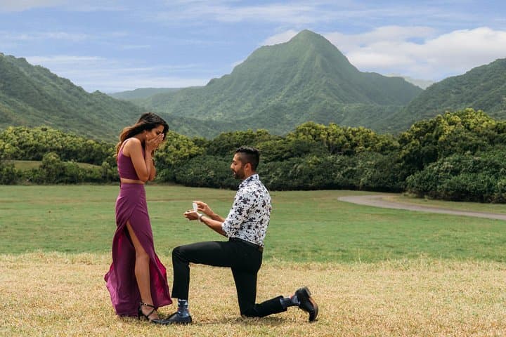 Oahu Private Helicopter Tour and Romantic Valley Landing — Waikiki to Sacred Falls photo 2