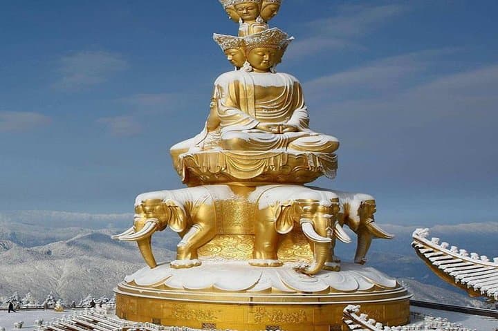 2-Day Chengdu Panda Base, Leshan Giant Buddha & Mt. Emei Small-Group Tour