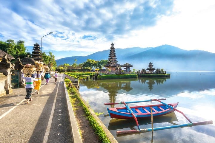 Bali Instagram Tour: Handara Gate, Banyumala Falls & Ulun Danu Beratan in a Day photo 2