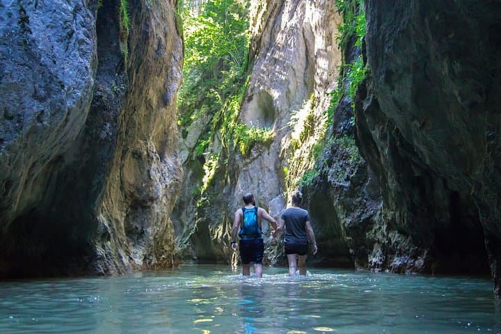 Bicaz Gorges & Hasmas Mountains: 10-Hour Hiking Day Trip from Iasi