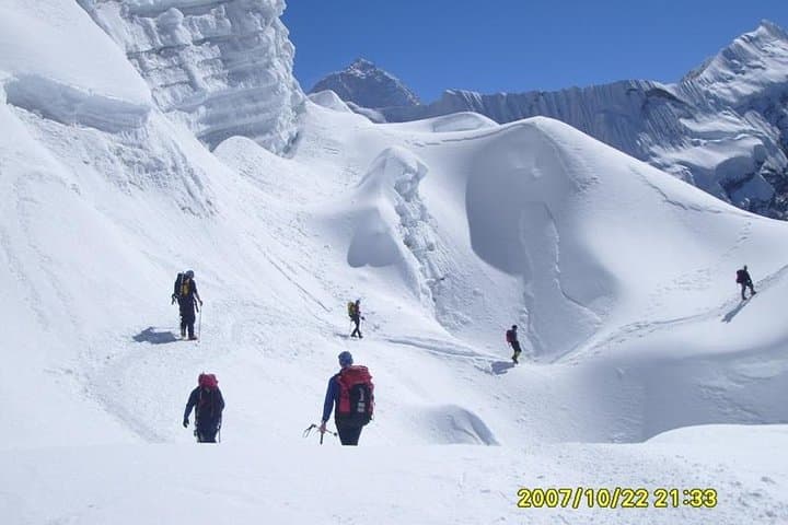 Island Peak Climb: 20-Day Expedition to Imja Tse (6,160 m) photo 3