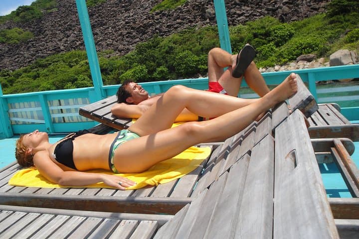Snorkeling Mun Island, Nha Trang — Coral Reefs, Boat Decks & Practical Tips