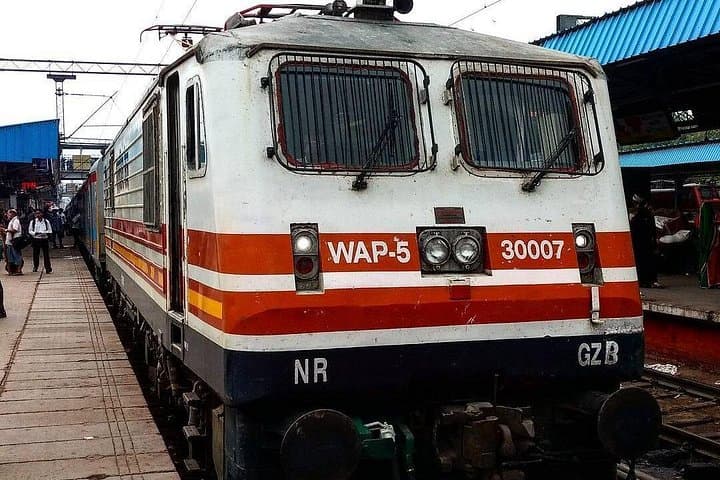 Delhi to Agra by Superfast Train — Taj Mahal Day Trip from New Delhi photo 2