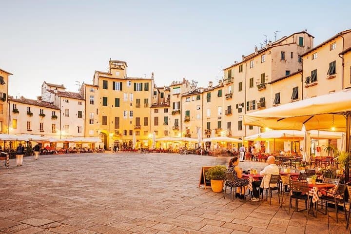 Lucca Private Walking Tour: Explore Medieval Walls, Piazza Anfiteatro & San Martino