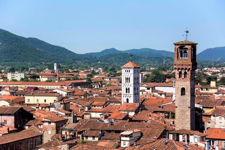 Lucca Private Walking Tour: Explore Medieval Walls, Piazza Anfiteatro & San Martino photo 2