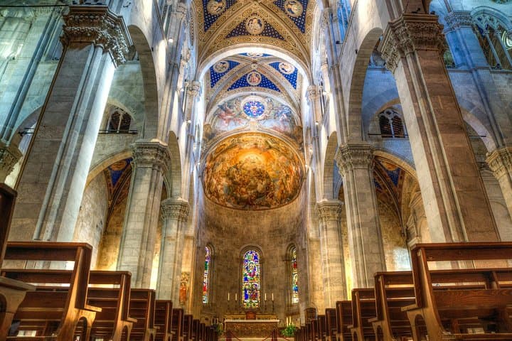 Lucca Private Walking Tour: Explore Medieval Walls, Piazza Anfiteatro & San Martino photo 3