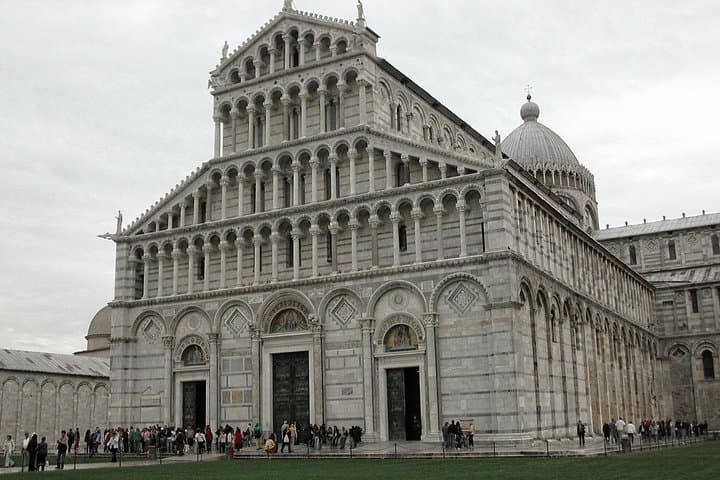 Lucca Private Walking Tour: Explore Medieval Walls, Piazza Anfiteatro & San Martino photo 4