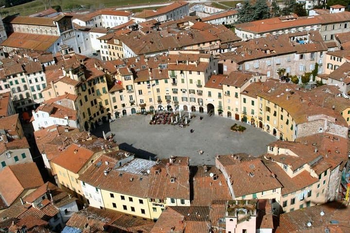 Lucca Private Walking Tour: Explore Medieval Walls, Piazza Anfiteatro & San Martino photo 5
