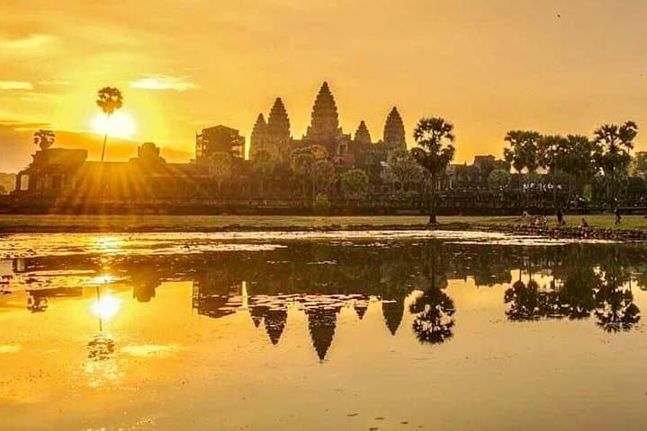 Sunrise at Angkor Wat: Private VIP Full-Day Temple Tour