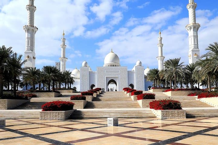 Premium Private Abu Dhabi Full-Day City Tour — Sheikh Zayed Mosque, Qasr Al Watan & Ferrari World photo 4