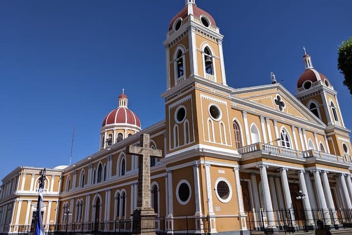 Granada Private Boat Ride and Colonial City Tour to Catarina Lookout photo 3