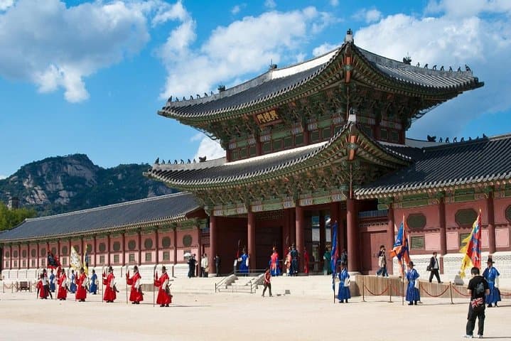 Full-Day Royal Palaces and Seoul City Small-Group Tour