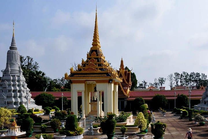 Phnom Penh and Siem Reap 5-Day Cultural Tour — Angkor Wat, Killing Fields & Tonle Sap photo 2