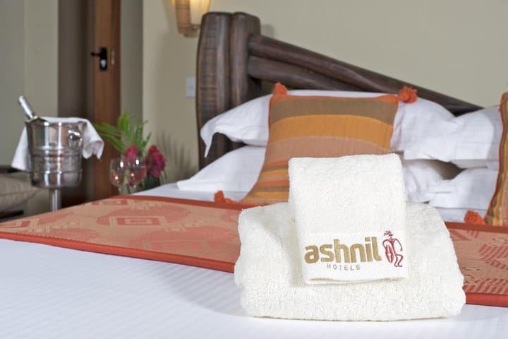 7-Day Kenya Safari: Samburu, Aberdare, Lake Nakuru & Maasai Mara Wildlife Tour photo 5