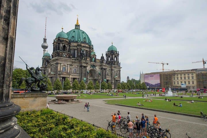 Berlin Highlights: 3.5-Hour Small-Group Bike Tour of the City's Icons photo 5
