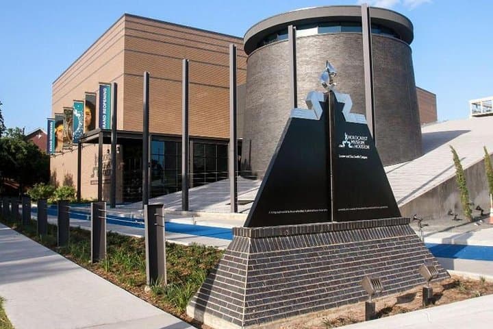 panoramic-houston-city-tour-and-holocaust-museum-day-pass