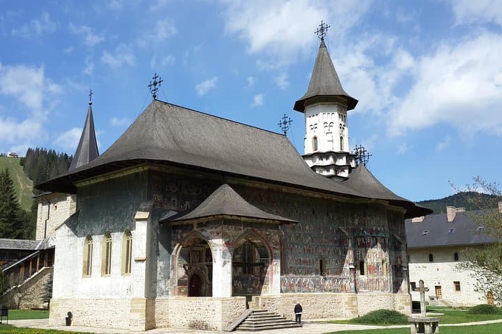 9-Day Private Transylvania & Bucovina UNESCO Tour: Castles, Painted Churches & Carpathian Gorges