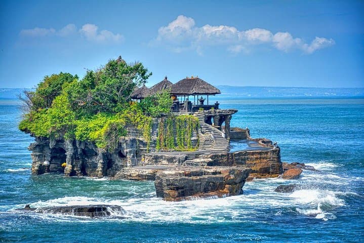 Ubud Monkey Forest & Tanah Lot Day Tour — Barong Dance, Monkeys and Coastal Temple photo 1