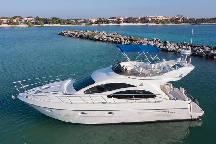 Private 4-Hour Azimut Yacht Snorkel Cruise to In-Ha Reef with Open Bar