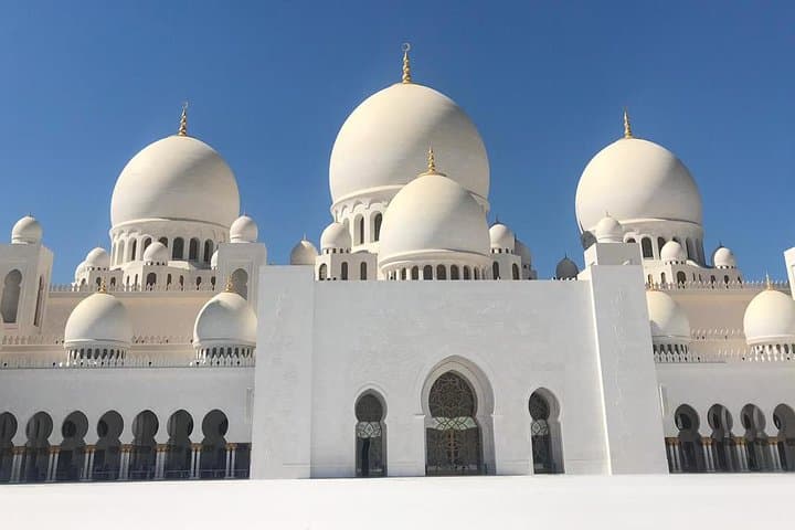 Abu Dhabi City Tour: Sheikh Zayed Grand Mosque & Qasr Al Watan Full-Day Experience photo 4